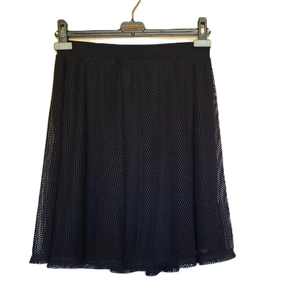 *NEW* HOT TOPIC Black Fishnet Overlay Skirt Size Small - Picture 1 of 4